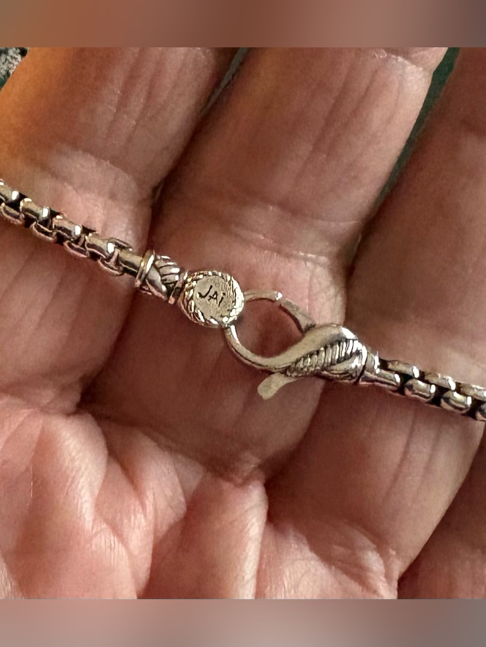 JAI thick sterling silver hammered ball bracelet - Picture 2 of 6
